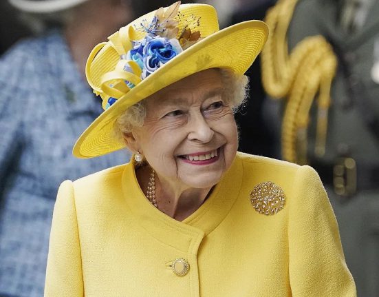 The One Affordable Summer Lipstick The Queen Wears