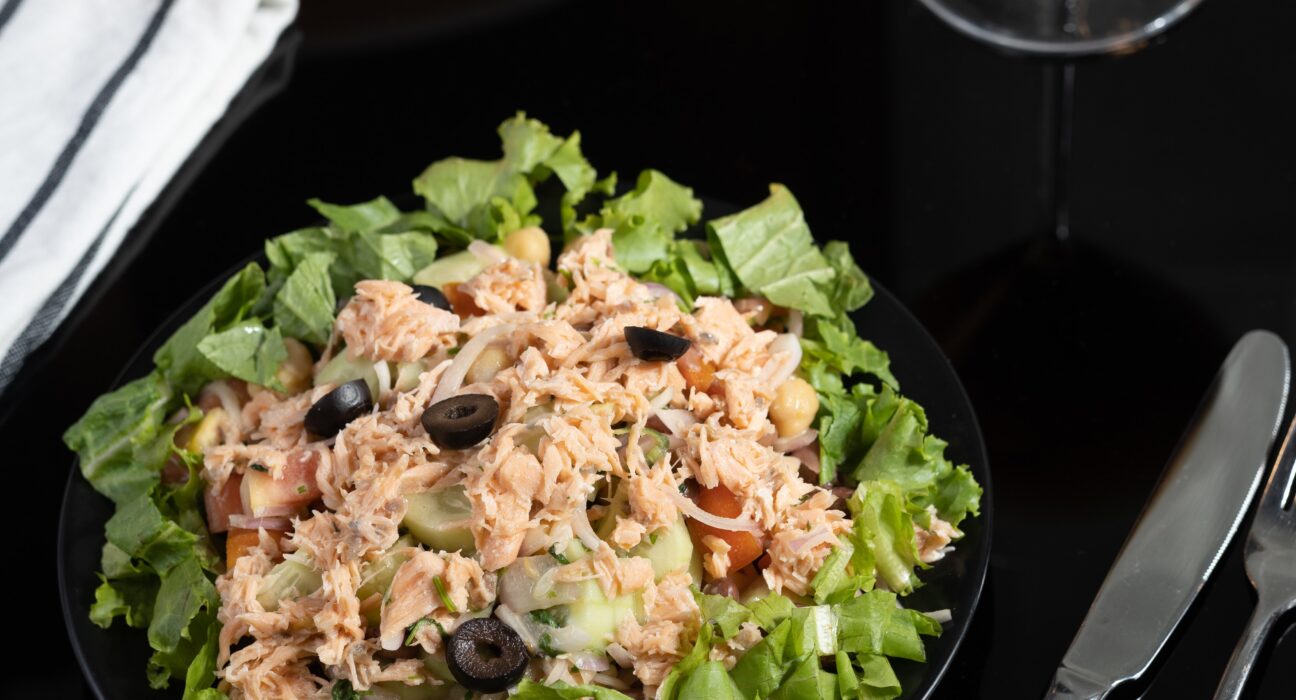 Try This Spicy Crunchy Tuna Lettuce Protein-Packed Recipe