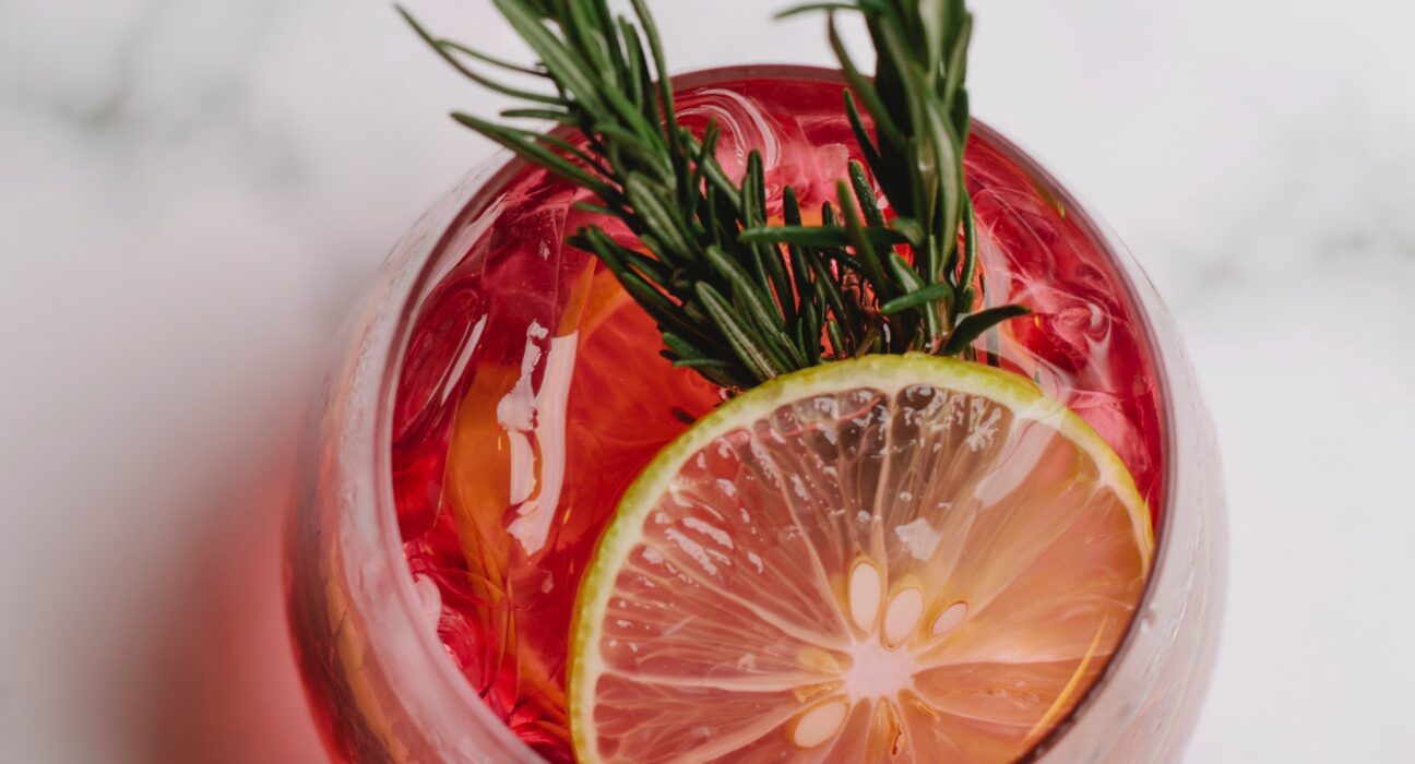 Try This Grapefruit & Sage Champagne Cocktail Recipe For Newyear's Eve Party