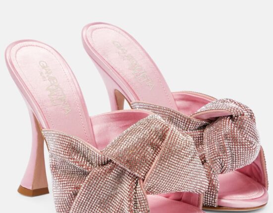 Giambattista Valli Crystal-embellished satin sandals £ 1,000.00