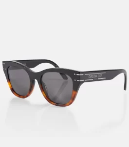 Dior Eyewear
DiorSignature B4I cat-eye sunglasses
£ 410.00

