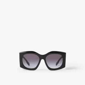 Burberry
Oversized Geometric Frame Sunglasses
£280.00