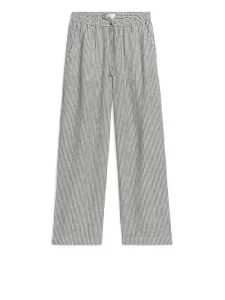 Arket
Linen Drawstring Trousers
£57.00

