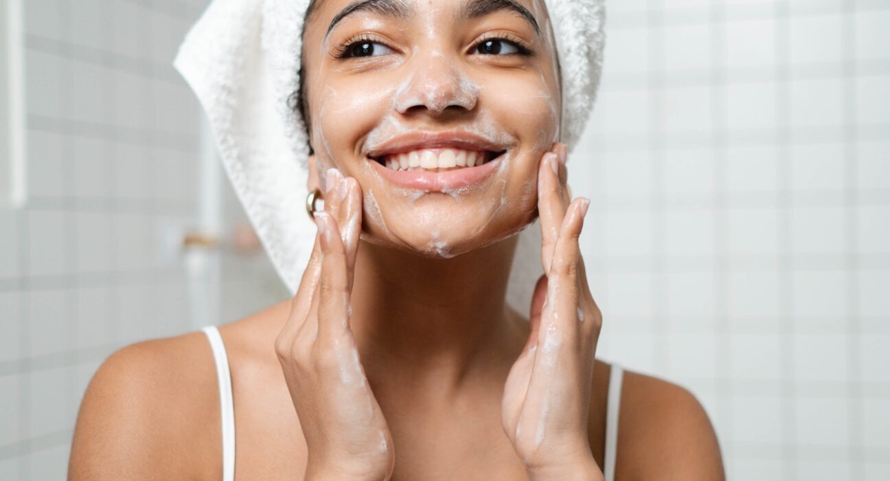 7 Steps To An Easy At-Home Facial This Season