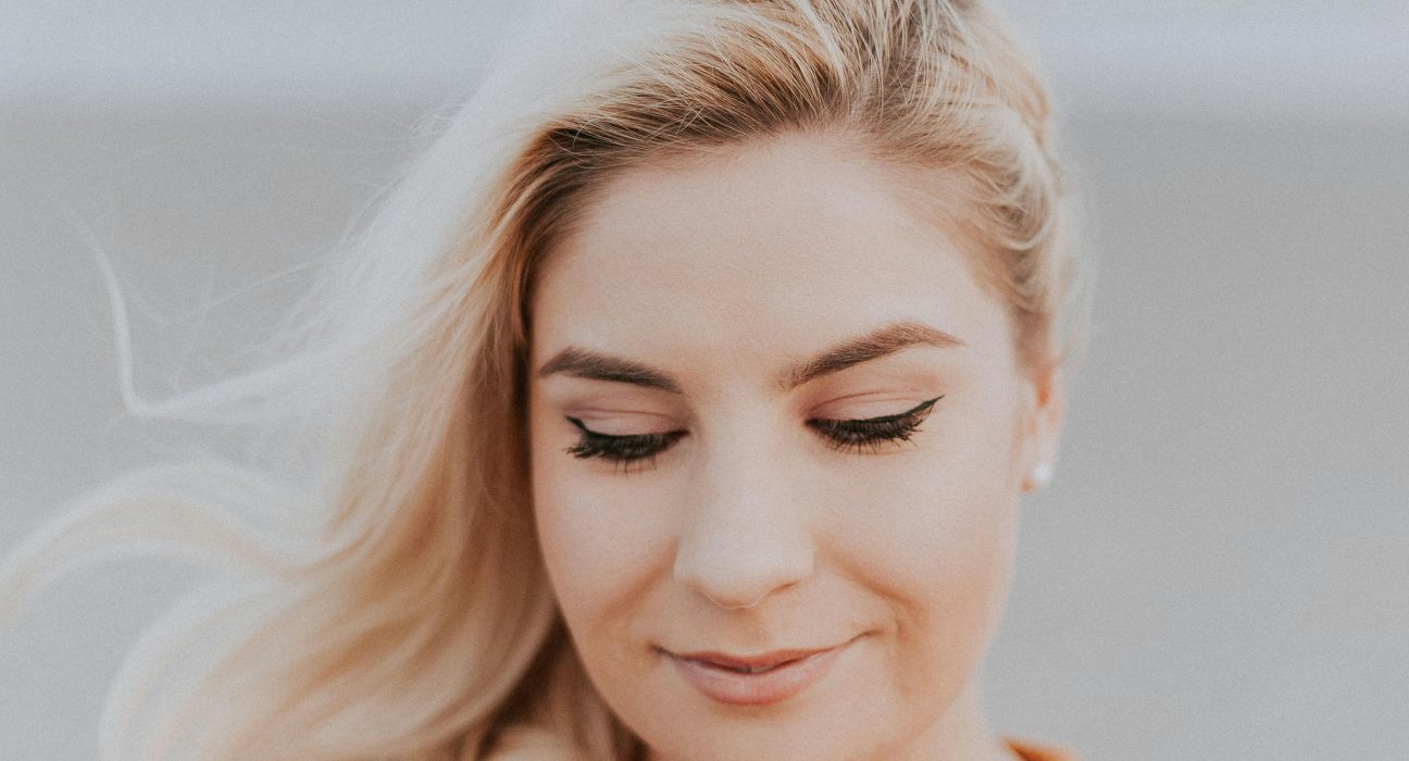 3 Makeup Hack To Help Refresh Your Make Look For Autumn Season