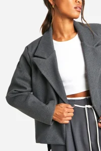 Boohoo
Wool Look Shoulder Pad Cropped Blazer
£38.00 Now £11.00

