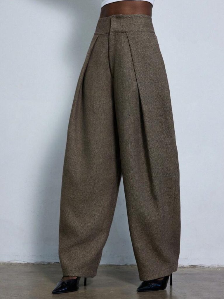 Shein
Aveloria Modichic New Stylish Design Sense Casual Pleated Loose Commuter Wide Leg Suit Pants.
£15.98