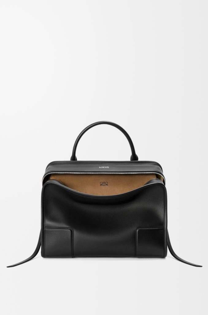 Loewe
Large Amazona 180 bag
in soft calfskin
£3,900.00