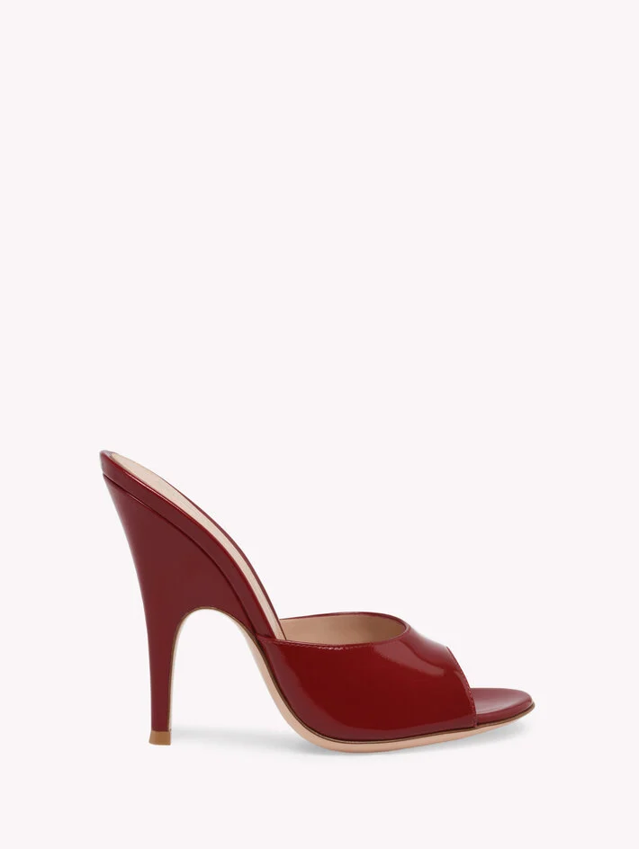 Gianvito Rossi
Sofia Mule
£730.00